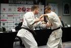 dwóch zawodników karate walczy