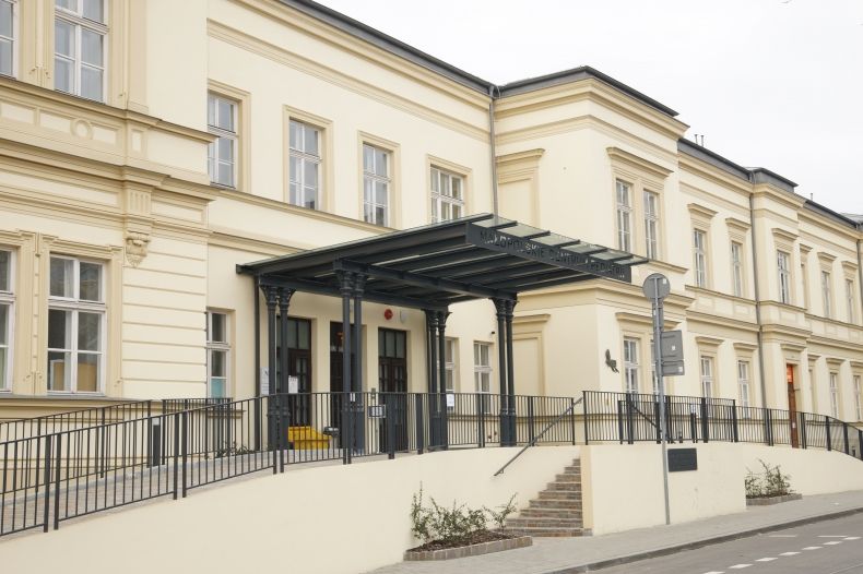 wejście główne do Szpitala Dziecięcego im. św. Ludwika w Krakowie 