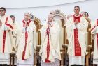 Arcybiskupi, po środku Arcybiskup Marek Jędraszewski podczas uroczystej Eucharystii