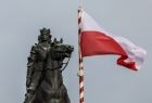 Pomnik Władysława II Jagiełły i flaga RP