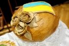 Bochenek chleba z ukraińską flagą