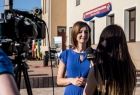 Marta Malec-Lech z zarządu województwa udziela wywiadu - stoi i mówi do mikrofonu.