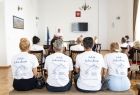 osoby siedzące na sali w koszulkach z zaznaczonym szlakiem Sobieskiego podczas odsieczy wiedeńskiej