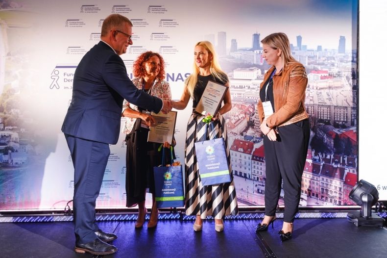 wręczenie nagrody dla Małopolski podczas VII Krajowego Kongresu Sekretarzy