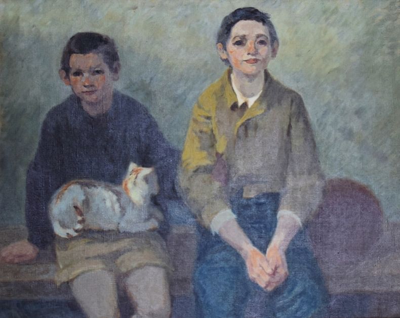 Obraz przedstawiający dwóch siedzących chłopców, jeden z nich trzyma na kolanach kota-autor Helena Krajewska
