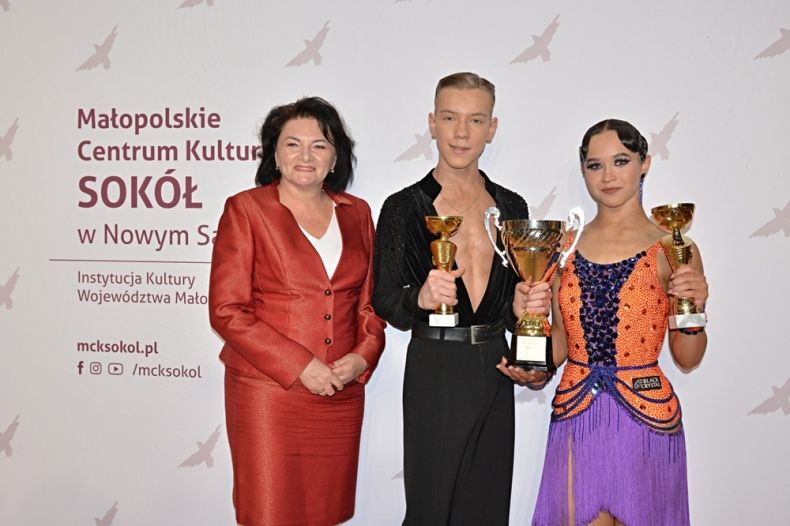 Jadwiga Wójtowicz i Tancerze biorący udział w turnieju
