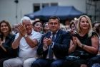 Wiceprzewodniczący Sejmiku i radny Tadeusz Arkit oklaskujący spektakl 