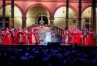 Spektakl odbywający się na dziedzińcu arkadowym Zamku Królewskiego na Wawelu