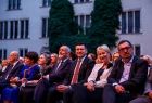 Marszałek Łukasz Smółka, Iwona Gibas z zarządu województwa, prof. Jan Tadeusz Duda, przewodniczący Sejmiku Województwa Małopolskiego, zasiadający na widowni