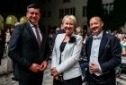 Marszałek Łukasz Smółka, Iwona Gibas z zarządu województwa oraz dyrektor Opery Krakowskiej profesor Piotr Sułkowski