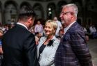 Iwona Gibas z zarządu województwa oraz marszałek Łukasz Smółka w trakcie rozmowy