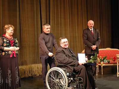zdjęcie przedstawia laureatów Nagrody Amicus Hominum z 2007 roku
