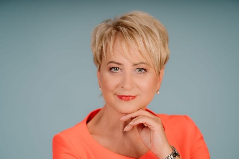 Oficjalne zdjęcie Iwony Gibas, Członka Zarządu Województwa Małopolskiego.
