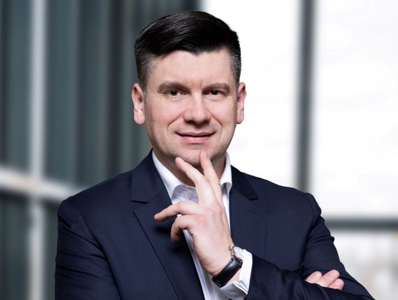 Oficjalne zdjęcie Łukasza Smółki, Marszałka Województwa Małopolskiego.
