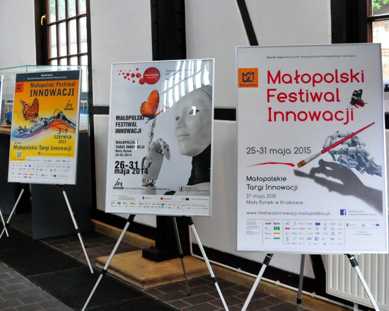 plakaty poprzednich edycji małopolskiego festiwalu innowacji