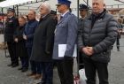 Grupa osób stojących w rzędzie. Pierwszy z prawej Stanisław Pasoń.