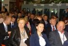Grupa radnych siedząca na sali widowiskowej. W pierwszym rzedzie przewodnicząca Urszula Nowogórska i członek zarządu województwa Leszek Zegzda.