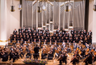 Orkiestra i Chór Filharmonii Krakowskiej na scenie