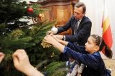 Przejdź do: Choinka u marszałka już ubrana