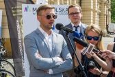 Przejdź do: Sportowiec z Małopolski zjechał na nartach z K2