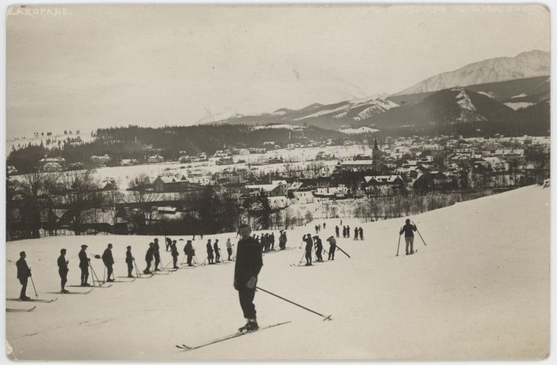 Na zdjęciu narciarz