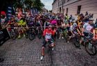 Na zdjęciu uczestnicy szykujący się do wyścigu.