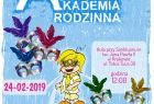 Plakat z niebieskim tłem, zawierający rysunkową postać chłopca oraz masek karnawałowych