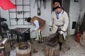 Przejdź do: Kucie kos w Żuradzie