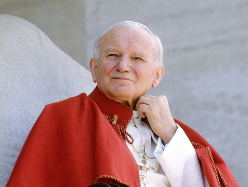 Kolorowe zdjęcie przedstawiające Jana Pawła II
