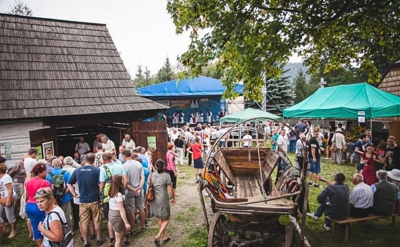 Zdjęcie z ubiegłorocznego Święta Maziarzy Łosiańskich. Na zdjęciu uczestnicy wydarzenia.