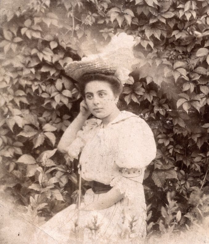 Zdjęcie Ady Sari