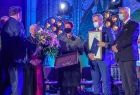 dyrektor Marcin Jędrychowski odbiera nagrodę Veritatis Splendor