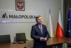 marszałek Witold Kozłowski w sali obrad zarządu