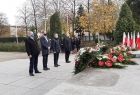 Uroczystości związane z rocznicą 11 listopada przy Grobie Nieznanego Żołnierza w Oświęcimiu; w uroczystościach wziął udział m.in. wicewojewoda Zbigniew Starzec i kierownik agendy UMWM w Oświęcimiu