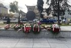 Uroczystości związane z rocznicą 11 listopada przy Grobie Nieznanego Żołnierza w Oświęcimiu; w uroczystościach wziął udział m.in. wicewojewoda Zbigniew Starzec i kierownik agendy UMWM w Oświęcimiu