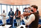 muzycy w otoczeniu radnych sejmiku