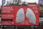 Zbliżenie modelu płuc tuż po wystawieniu go - materiał płuc jest biały
