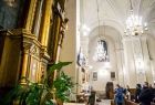 Uroczysta msza święta, widok na wnętrze kościoła