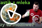 Z prawej widoczny edukator Cogiteonu, który trzyma w prawej dłoni zlewkę z jasnozielonym płynem. Powyżej napis: 