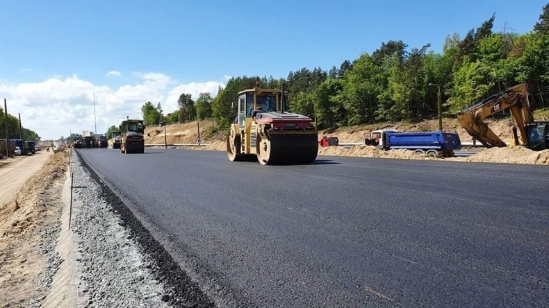Zdjęcie ilustracyjne przedstawiające budowę drogi