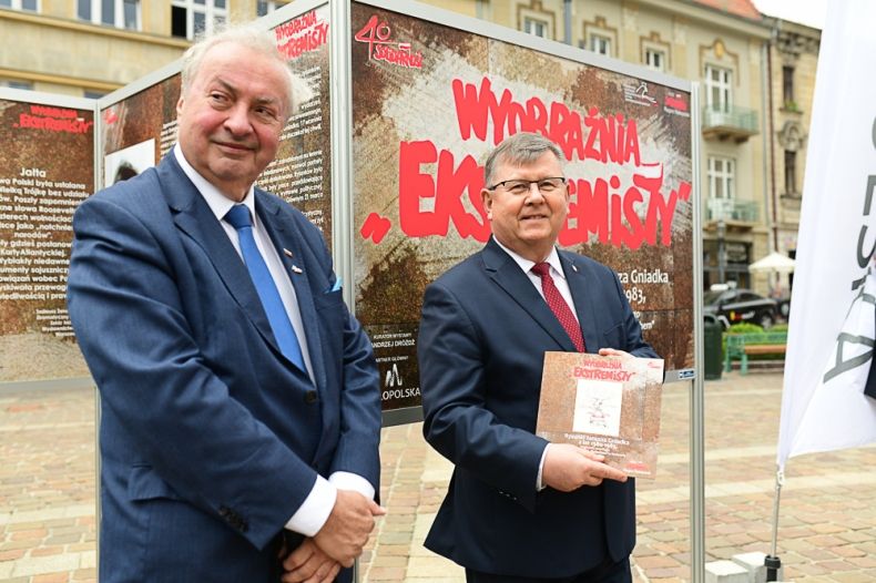 Zdjęcie z uroczystości otwarcia wystawy
