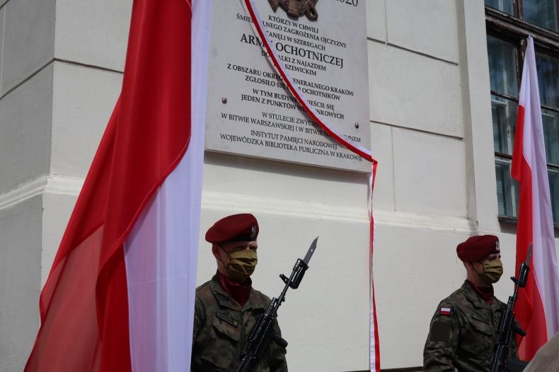 Odsłonięcie tablicy pamiątkowej w hołdzie żołnierzom Armii Ochotniczej