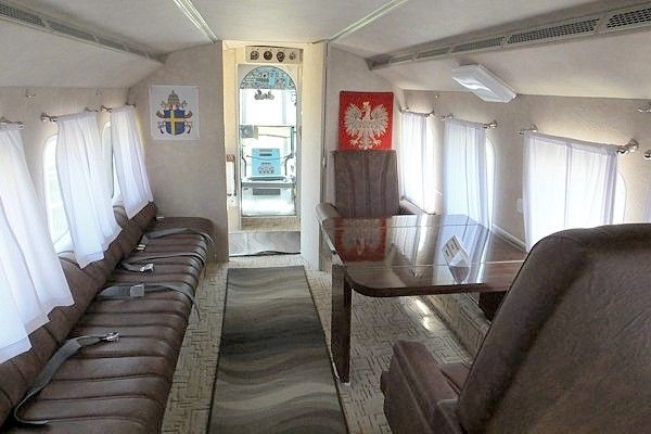 Wnętrze papieskiego śmigłowca Mi-8