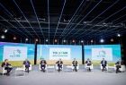 Paneliści podczas debaty