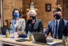 Wicemarszałek Łukasz Smółka, Iwona Gibas i Marta Malec-Lech z zarządu województwa w trakcie wyjazdowego posiedzenia w Zakopanem