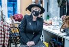 Wyjazdowe posiedzenie Zarządu Województwa Małopolskiego w Zakopanem. Iwona Gibas z zarządu województwa w trakcie wizyty w Teatrze im. St. I. Witkiewicza w Zakopanem