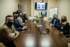 Marszałek Witold Kozłowski, wicemarszałkowie Łukasz Smółka i Tomasz Urynowicz, Iwona Gibas i Marta Malec-Lech z zarządu w trakcie spotkania z Krystyną Walendowicz, dyrektorem Wojewódzkiego Szpitala Rehabilitacyjnego im. dr. S. Jasińskiego w Zakopanem