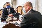 Marszałek Witold Kozłowski podczas spotkania z wiceministrem klimatu i środowiska Piotrem Dziadzio - głównym geologiem kraju, pełnomocnikiem rządu ds. polityki surowcowej państwa