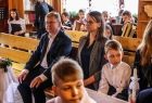 Witold Kozłowski wśród dzieci i opiekunów Domu Dziecka w Żmiącej
