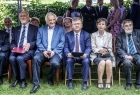 Goście wydarzenia siedzący na krzesłach